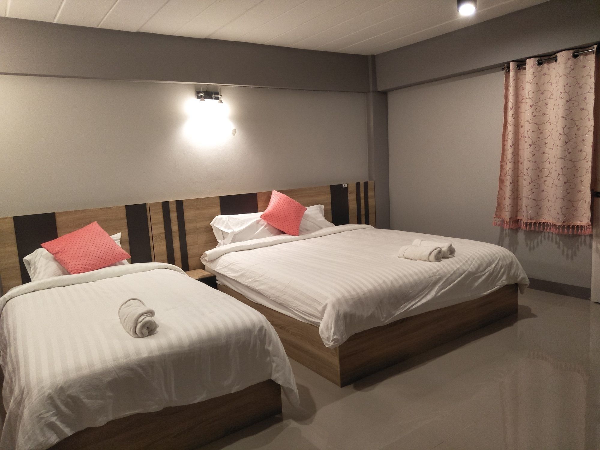 Rinrada Place Hotel Ubon Ratchathani Exterior foto